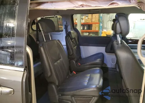 2010 Chrysler Town & Country Touring Plus z USA, uszkodzony, nr VIN 2A4RR8DX6AR365626